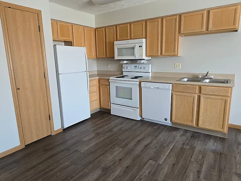 South Ridge Apartments — Photo 12