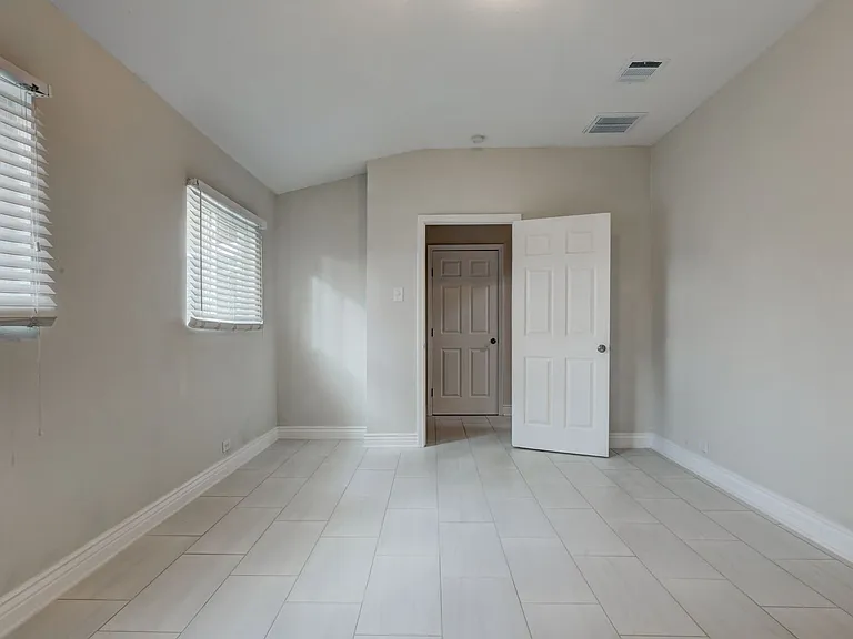 1932 W Huisache Ave — Photo 18