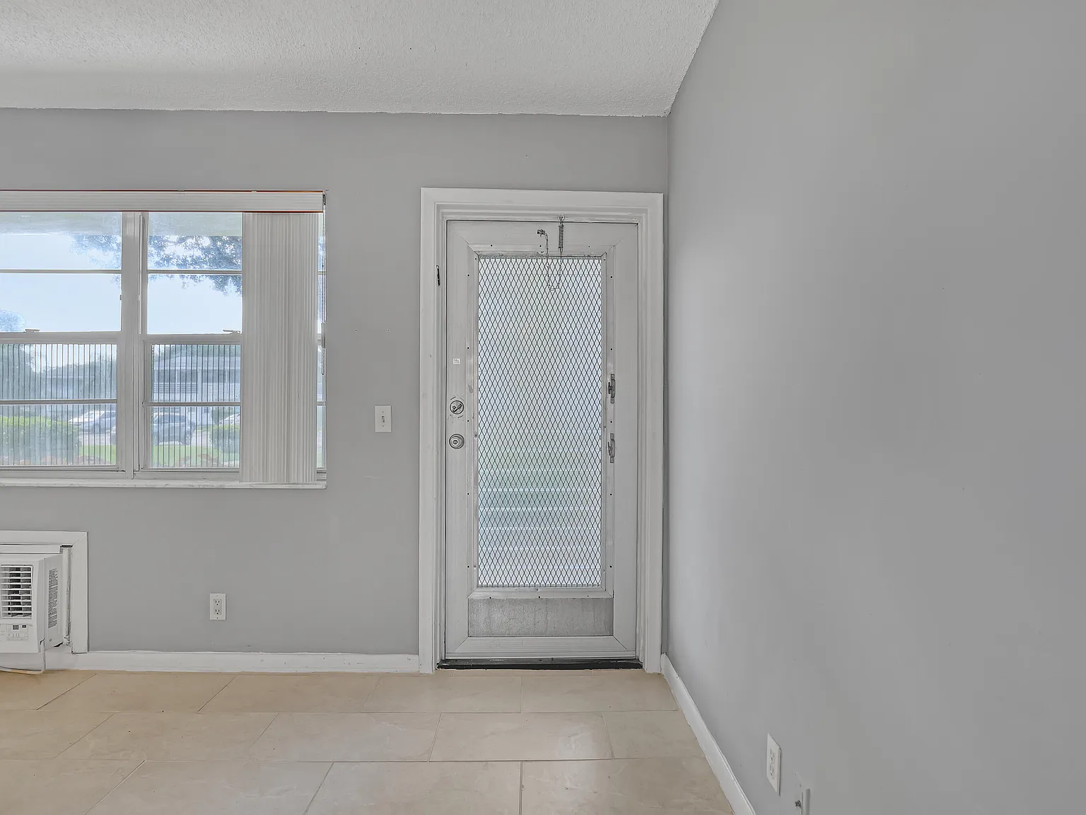 1 bed, 1.0 bath, 570 sqft, $1,200 — Photo 4