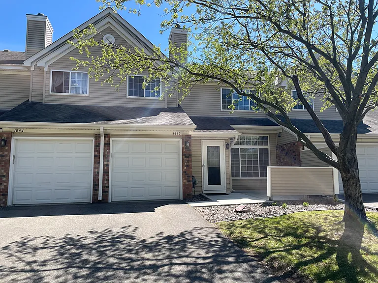 1846 Sapphire Point — Photo 1