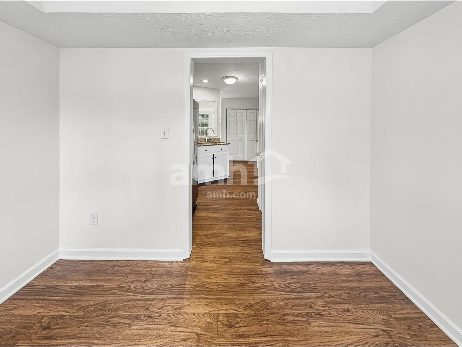 3 bed, 2.5 bath, 1734 sqft, $2,255 — Photo 4