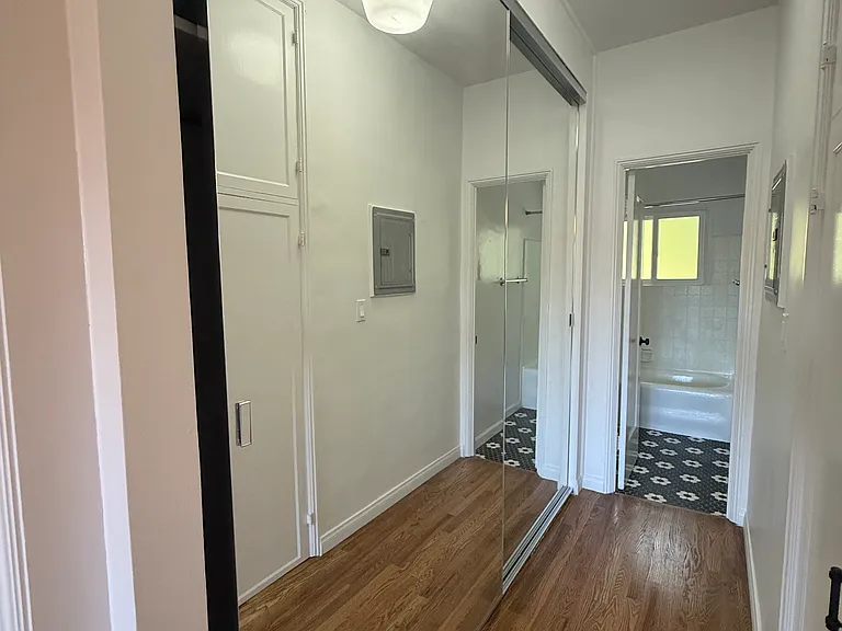 2355 Cove Ave #303 — Photo 12