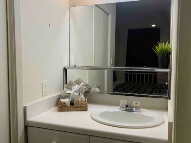 701 1/2 W 25th St #6 — Photo 2