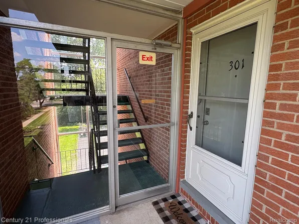 2820 Woodslee Dr APT 301, Royal Oak, MI 48073