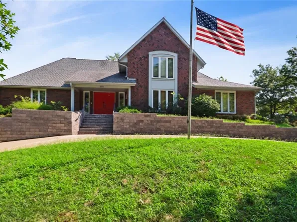 10052 Hemlock Dr, Overland Park, KS 66212