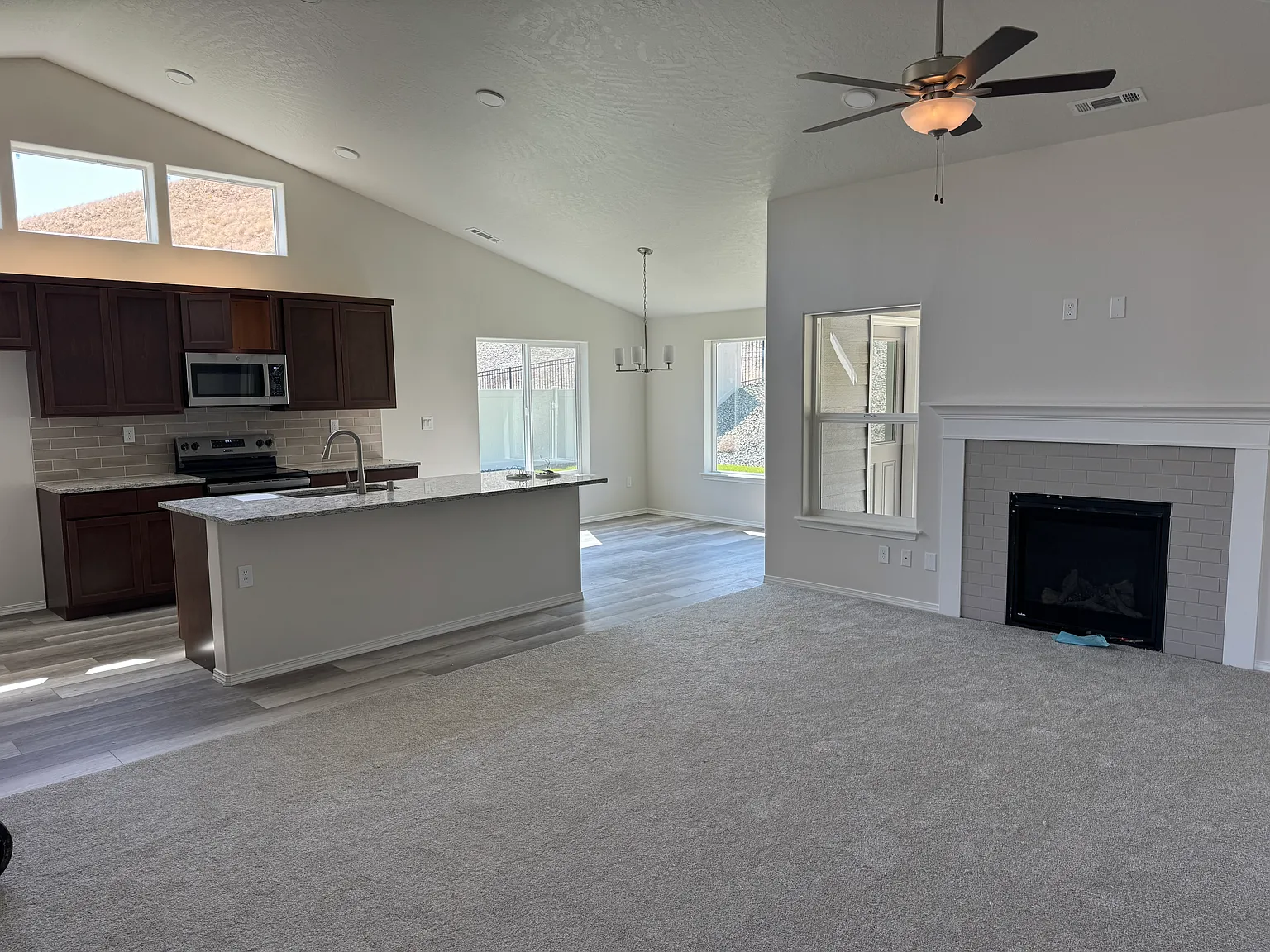 3 bed, 1805 sqft, $2,550 — Photo 2