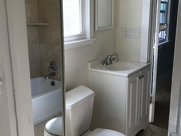 4th image of 3649 Laurel Ave