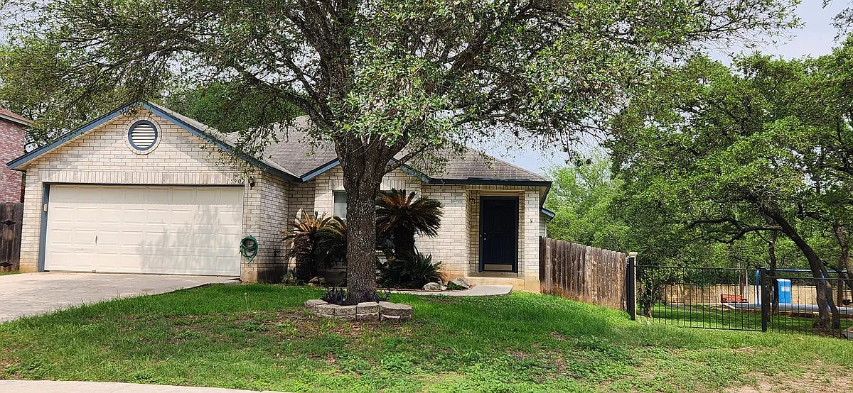 Building Photo - 15902 Walnut Creek Dr