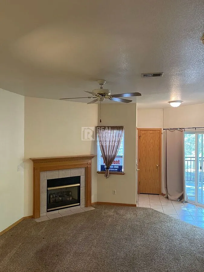 Charming 2 Bed, 2 Bath Condo with Attached Garage in West Point — Photo 3