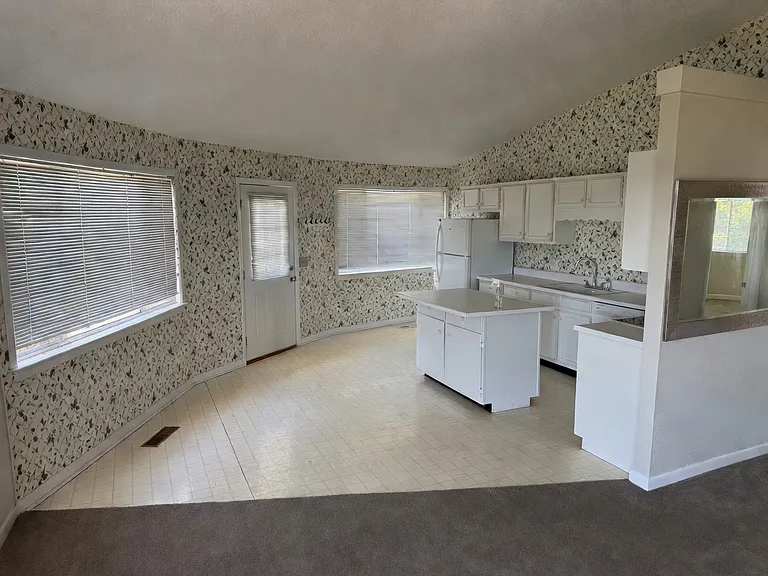 1715 Clearview Dr — Photo 10