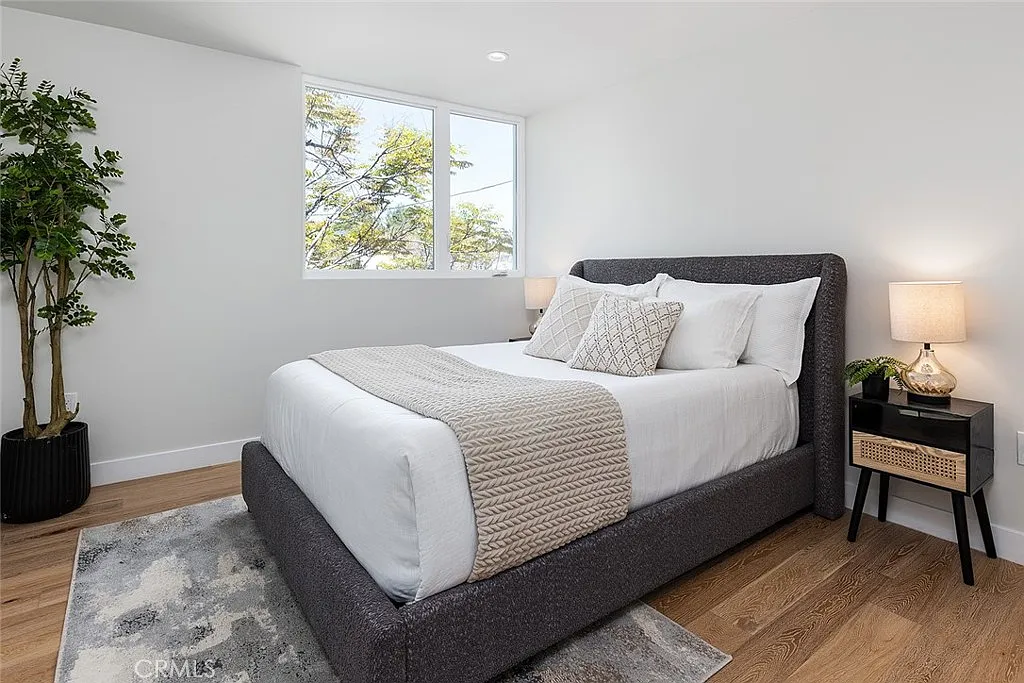 3 bed, 2.5 bath, 1770 sqft, $5,729 — Photo 3