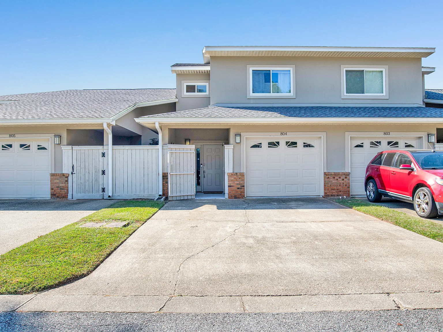 3 bed, 2.5 bath, 1744 sqft, $2,100 — Photo 2