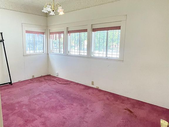 5th image of 964 33rd St