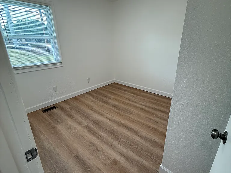 1617 E Arnold St — Photo 13