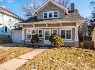 437 N Hine Ave, Waukesha, WI 53188