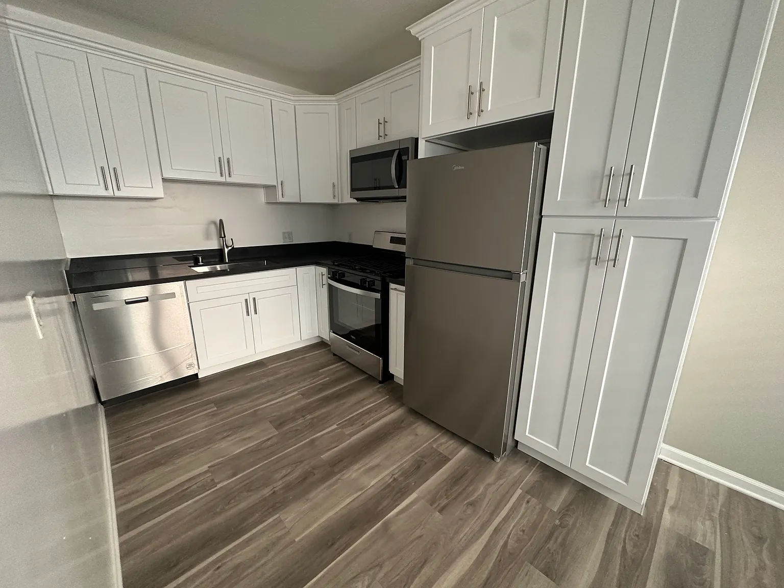 1 bed, 700 sqft, $2,845 — Photo 3