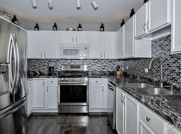 4th image of 842 Twelve Oaks Pkwy