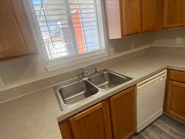 1207 S Ivy St — Photo 12