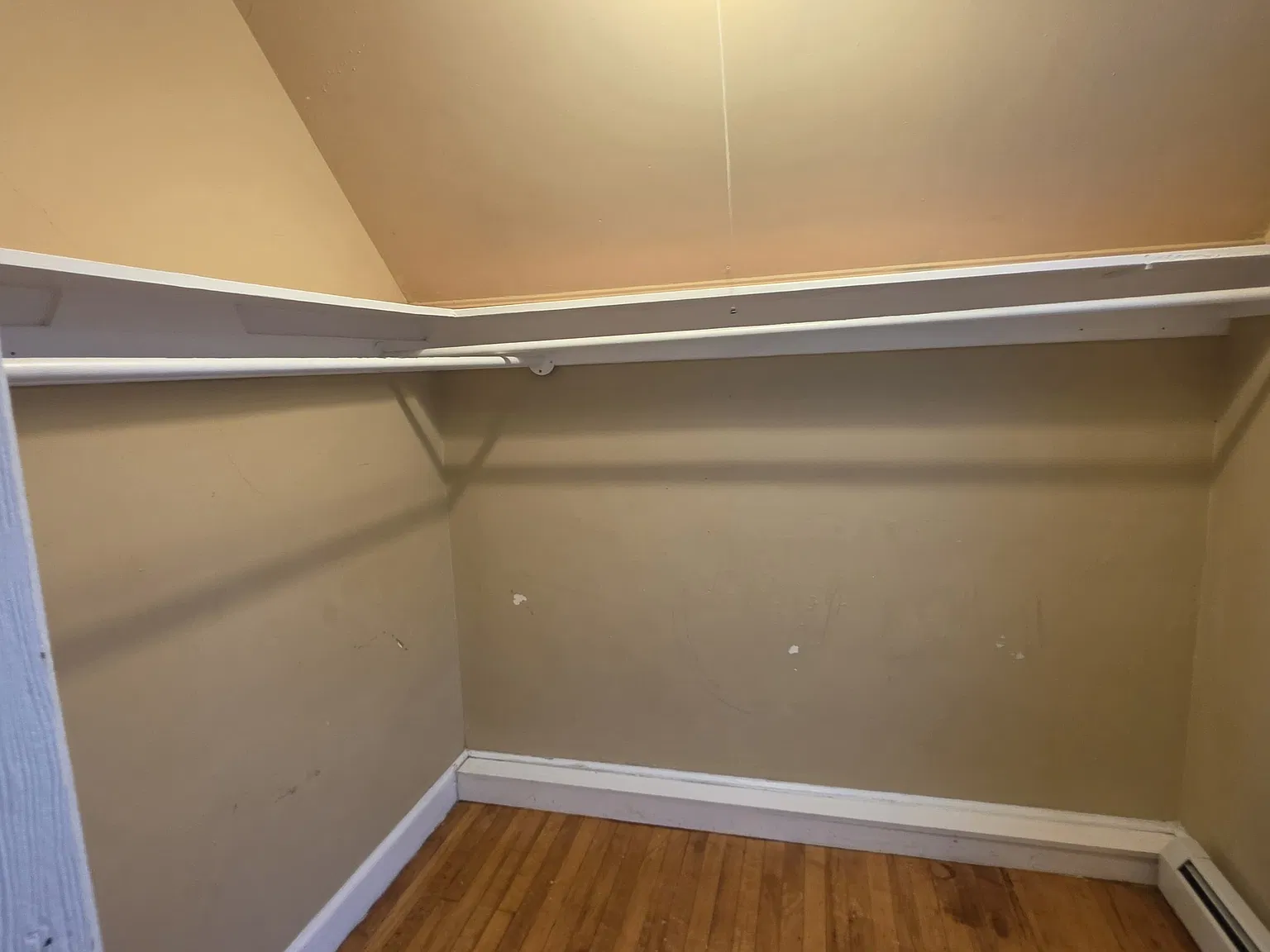 3 bed, 1.5 bath, 1200 sqft, $3,600 — Photo 4