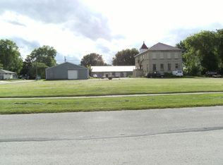 208 E Smith Ave, Oshkosh, WI 54901