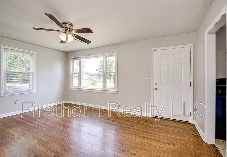 2315 Tobacco Rd — Photo 8