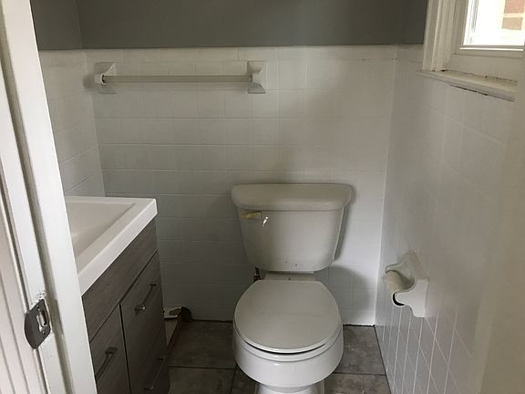 5th image of 915 Melrose Dr
