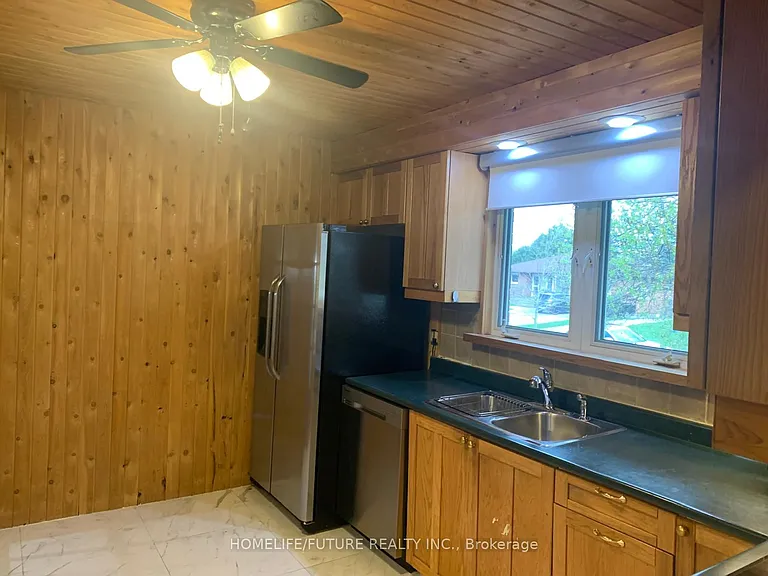 316 Walmer Rd — Photo 9