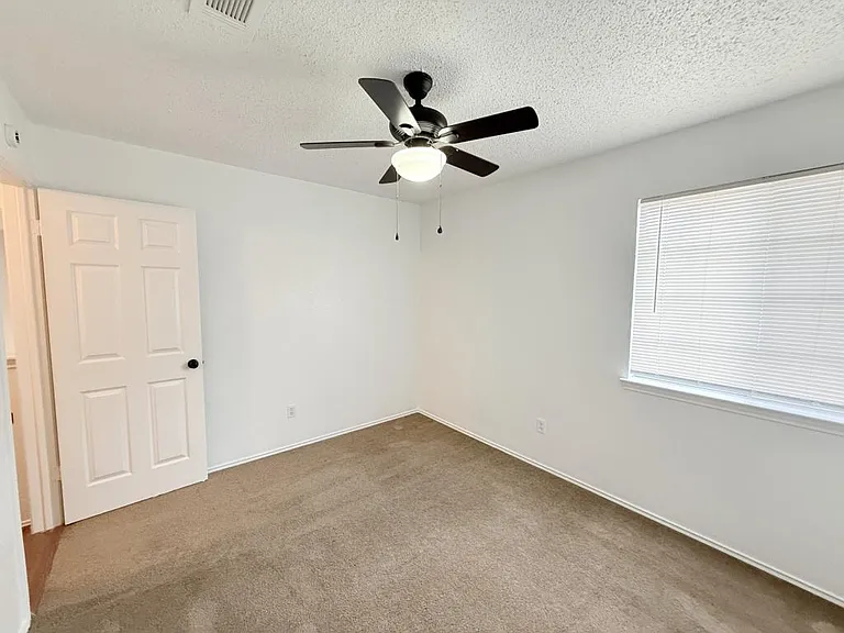 2302 Tracey Ann Ln — Photo 36