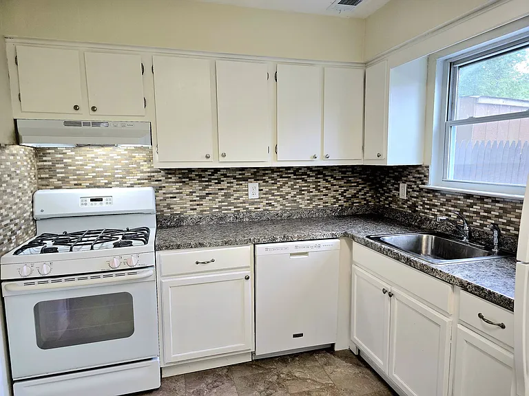 252 Greenwood Loop Rd — Photo 2