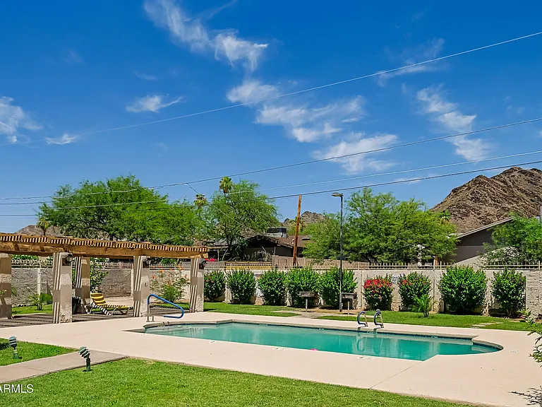 1237 E Lawrence Ln — Photo 26