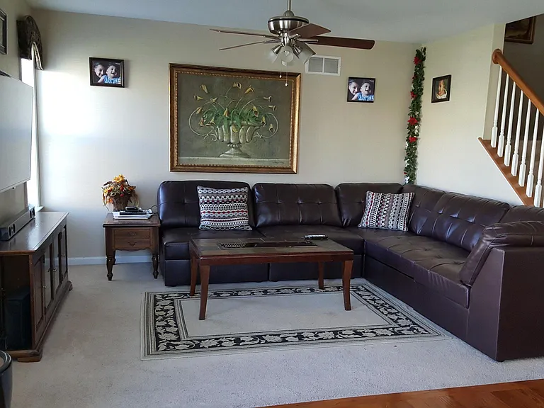 400 Mercury Dr — Photo 6