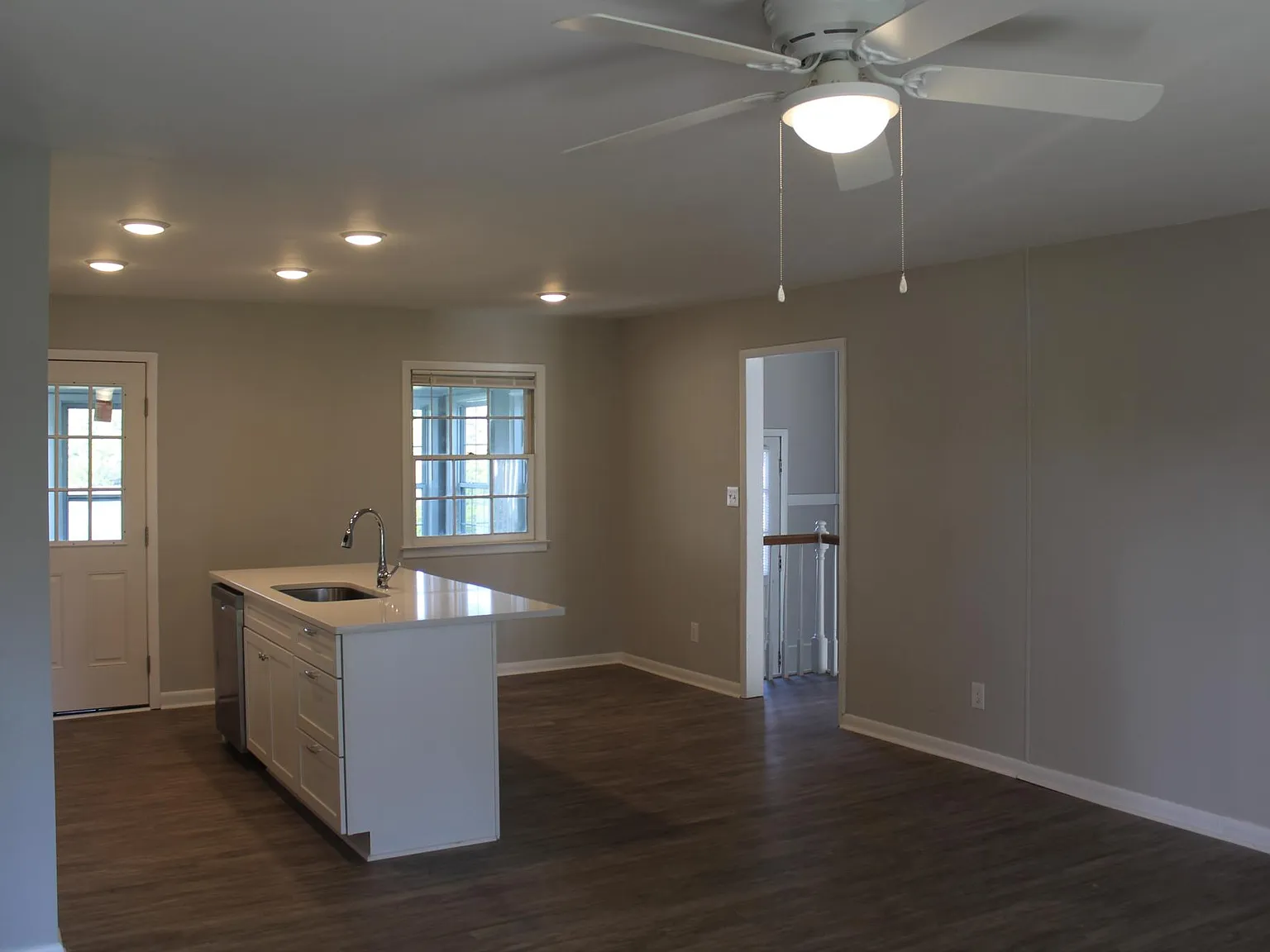2409 Emeline Pl — Photo 4