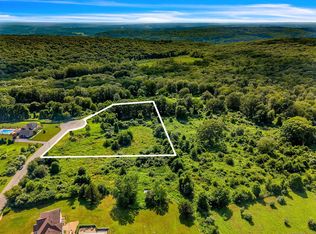 33 Farmview Dr, Norwich, CT 06360