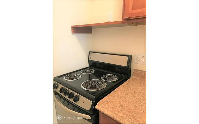 Rented by Douglas Elliman | media 8