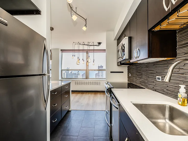 1355 N Sandburg Ter #2904 — Photo 8