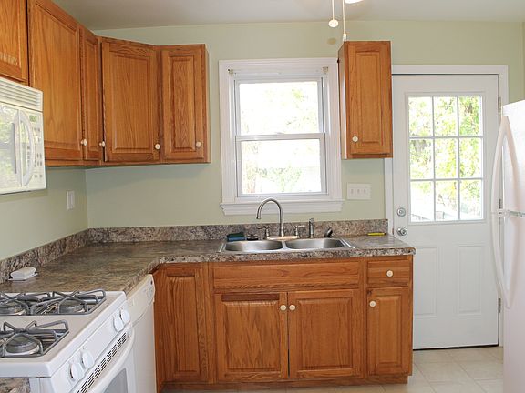 Eat-in kitchen