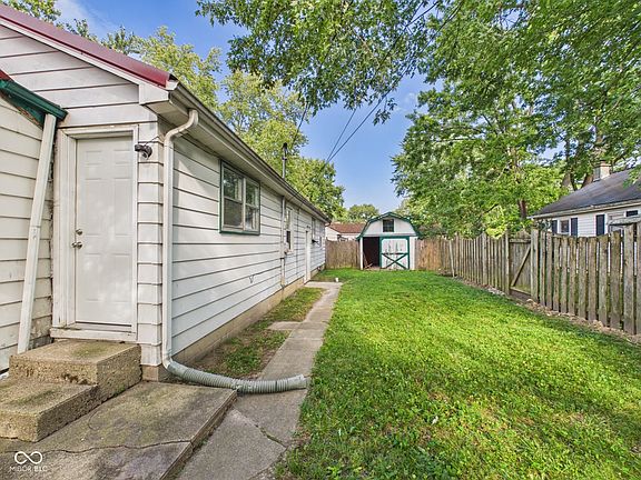 4th image of 215 Elder St