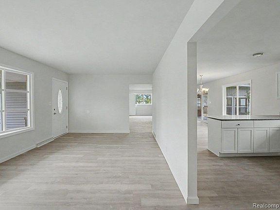 4th image of 11414 N Lewis Rd