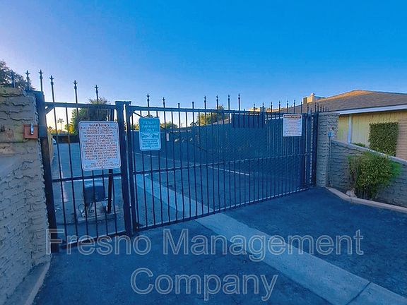 4th image of 3683 N Fruit Ave APT B