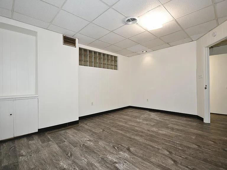 2040 Brownsville Rd #A — Photo 16