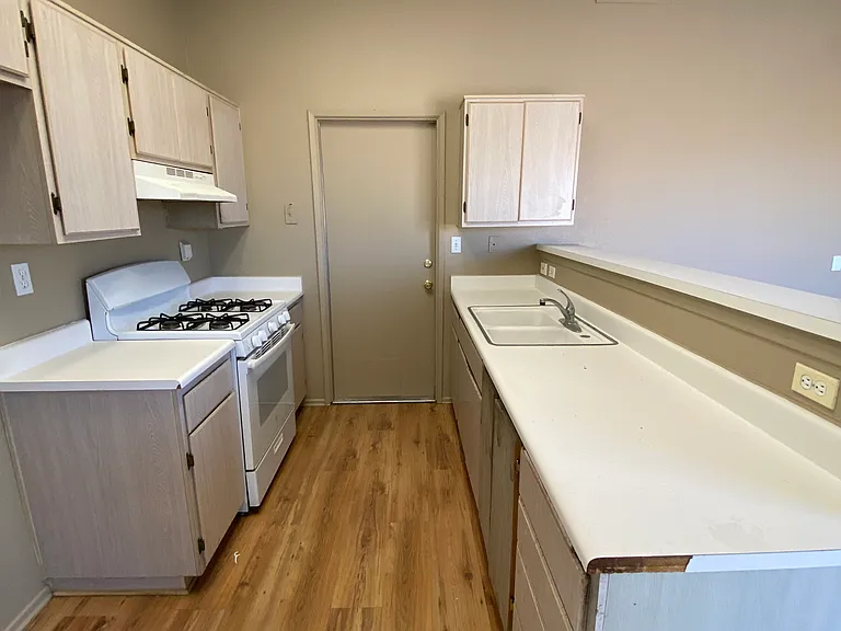 15073 Stafford Ave — Photo 5