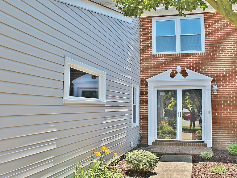 1207 Captain Adams Ct — Photo 2