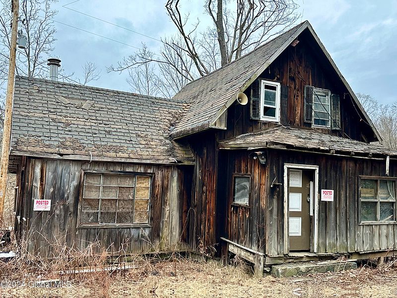 2nd image of 221 Oak Hill Road