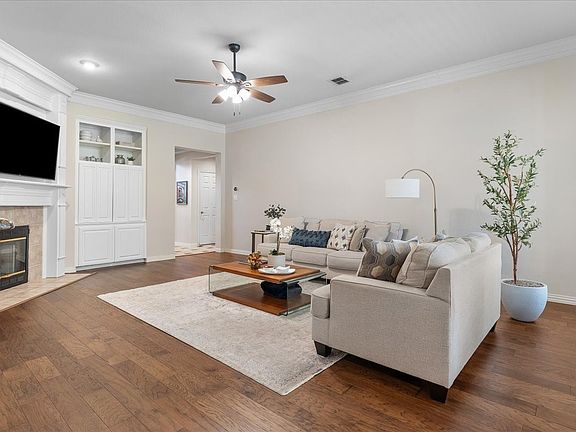 4th image of 1405 Rollins Dr