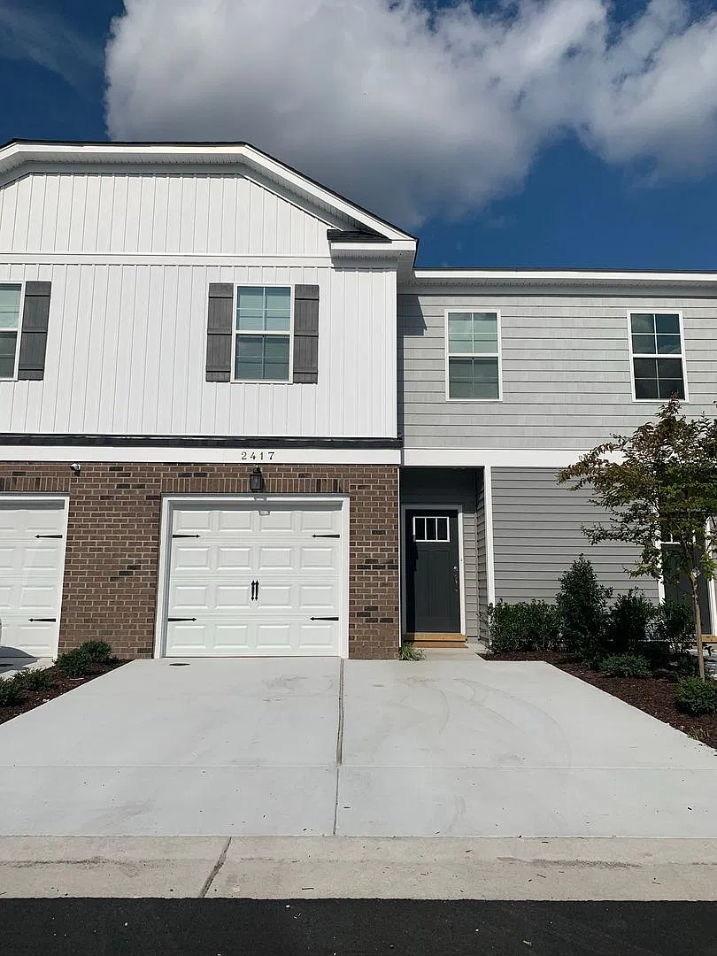 Three Bedroom Available — Photo 1