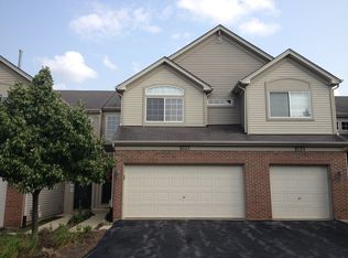 1037 Woodview Ct, Aurora, IL 60502
