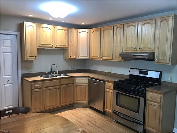 3rd image of 71 River Dr