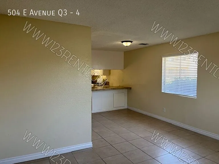 504 E Avenue Q3 #4 — Photo 9