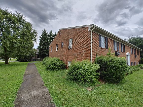 5th image of 2221 Vine St APT 6