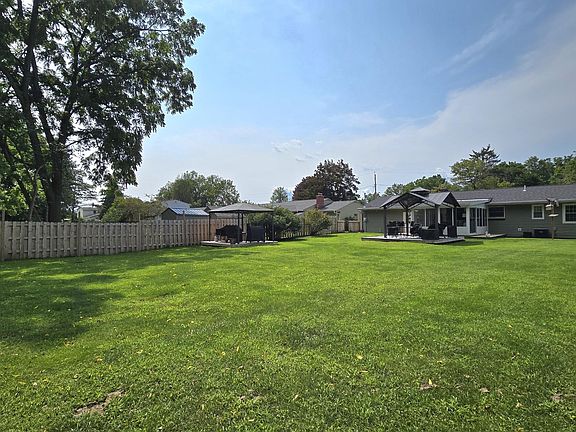 4th image of 61 Payn Ave